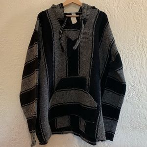 Men's Black & White Pullover Size XL